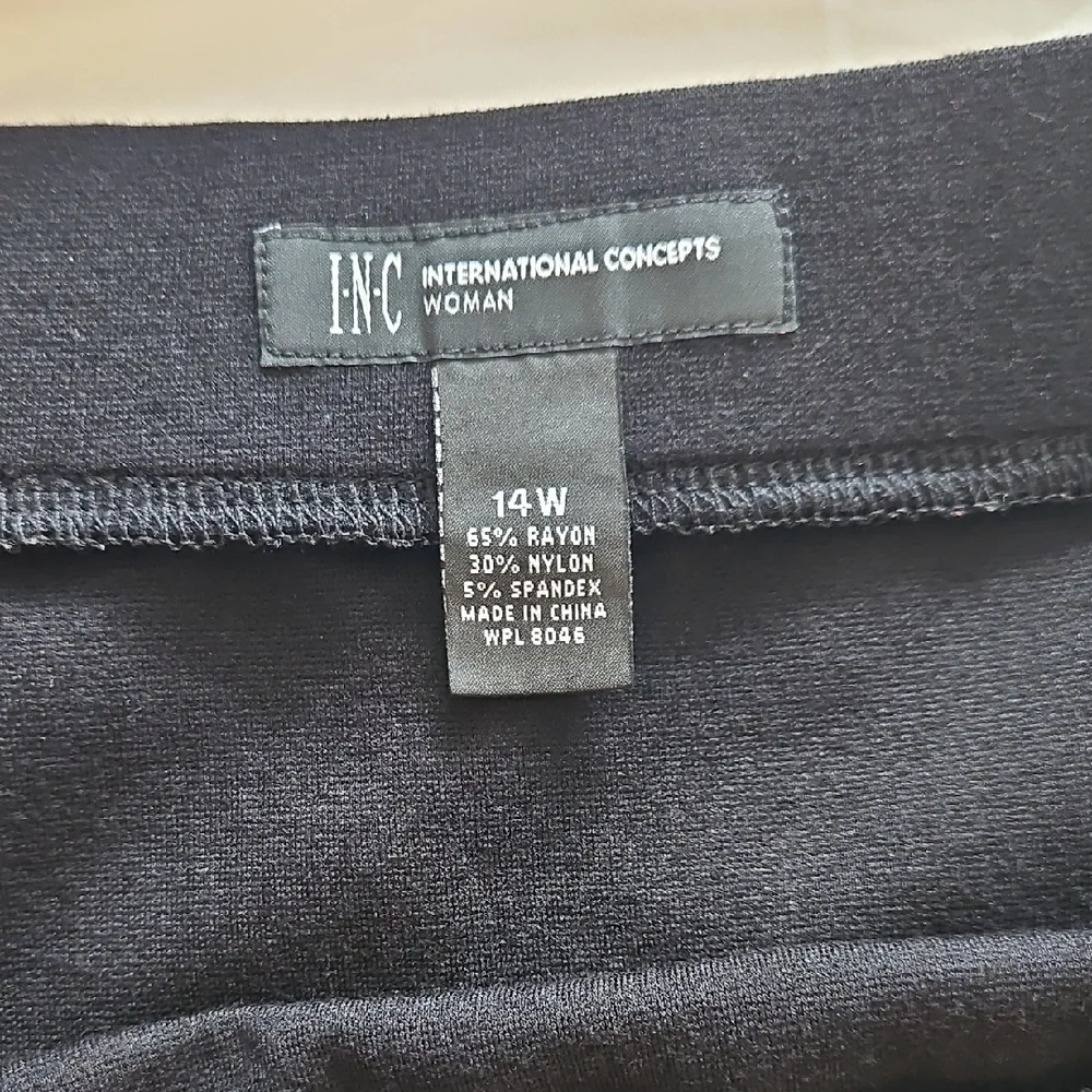 Classic Black Pencil Style Skirt - Picture 5 of 5